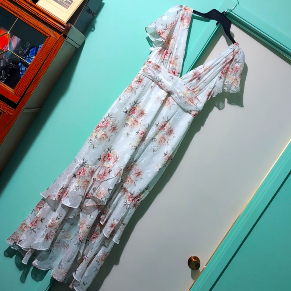 Light and romantic dress